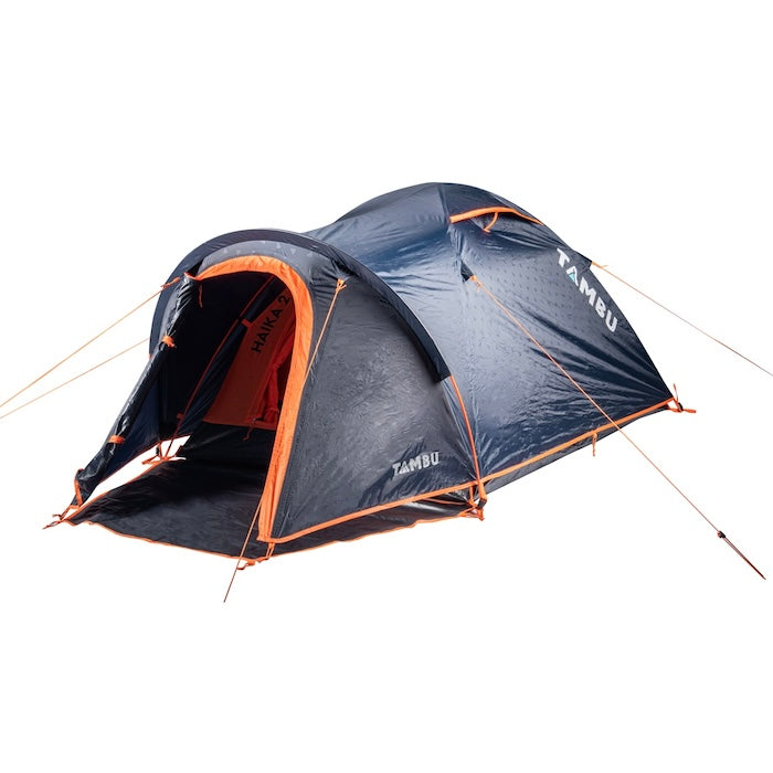 HAIKA 2-Personen Kuppelzelt von Tambu Outdoor in Dunkelblau mit orangefarbenen Akzenten und aufgespanntem Eingang