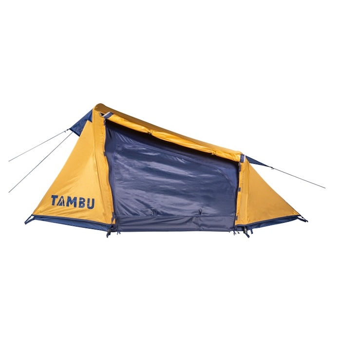 SURANGA 2.0 Leichtgewichts-Trekkingzelt von Tambu Outdoor, gelb und dunkelblau, für 2 Personen, mit geöffnetem Seiteneingang und sichtbarem Tambu-Logo