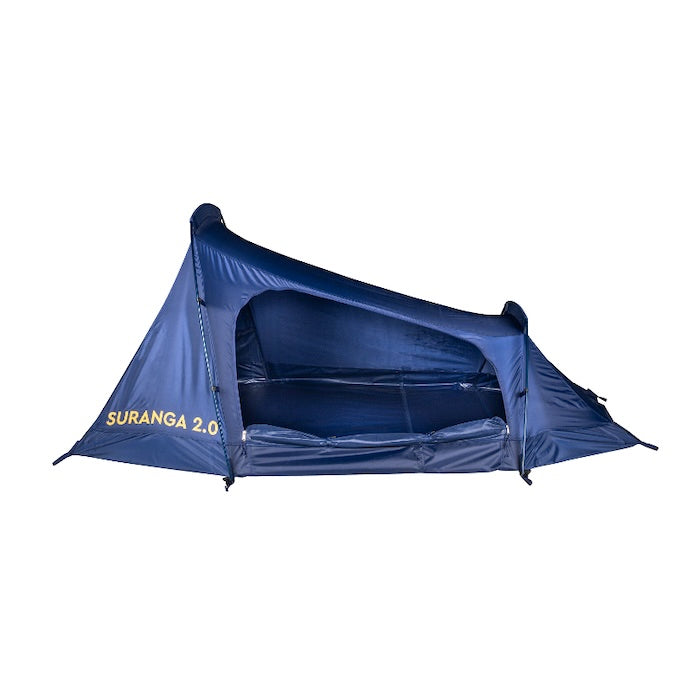 Blaues Innenzelt des SURANGA 2.0 Leichtgewichts-Trekkingzelt von Tambu Outdoor für 2 Personen, seitliche Ansicht mit geöffneter Türe