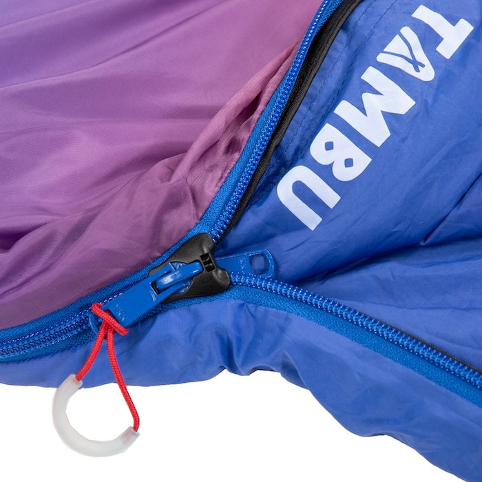 Blauer Mumienschlafsack SANGU 600 von Tambu Outdoor mit offenem Reißverschluss und rotem Zugband