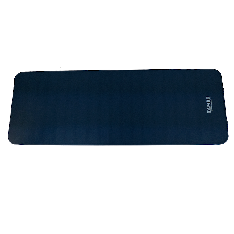 Dunkelblaue NALA Camping Matte Comfort 3D 7.5 oder 10.0 von Tambu Outdoor mit rechteckiger Form und aufgedrucktem Tambu-Logo