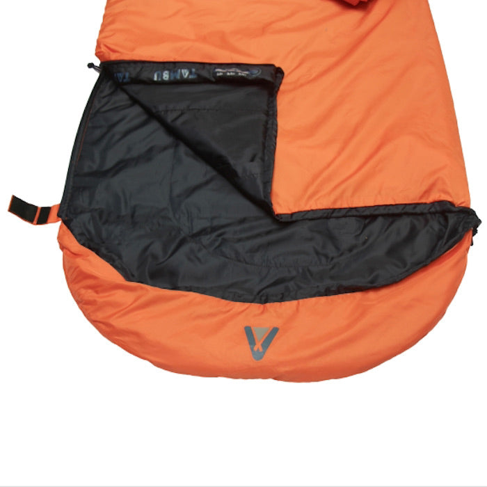 HASA 950 Deckenschlafsack von Tambu Outdoor in Orange mit geöffnetem schwarzen Innenfutter und Reißverschluss an der Seite